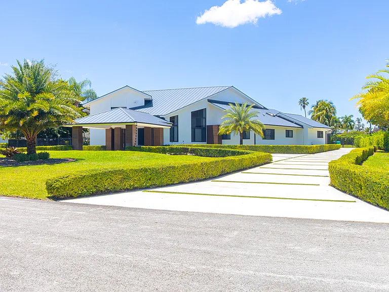 10506 SW 89th Pl — Photo 1