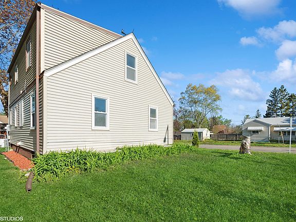 5th image of 1960 Cottage Ave E