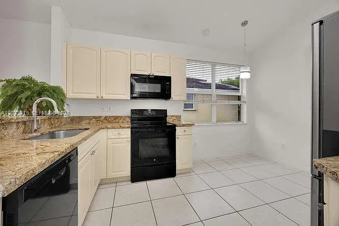 18322 SW 94th Ct — Photo 15
