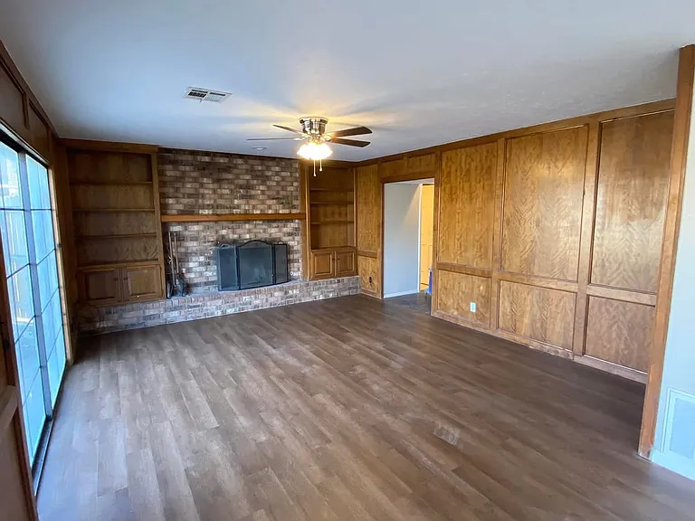 2124 Jefferson Pl — Photo 2