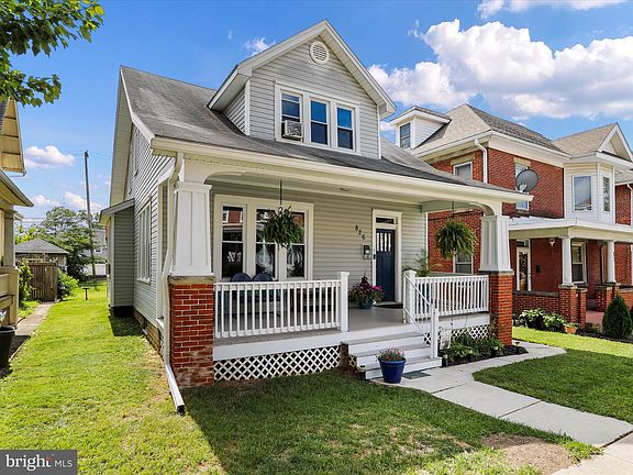 3rd image of 826 Mulberry Ave
