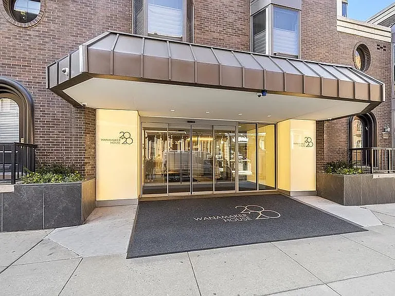 2020 Walnut St #20H — Photo 1