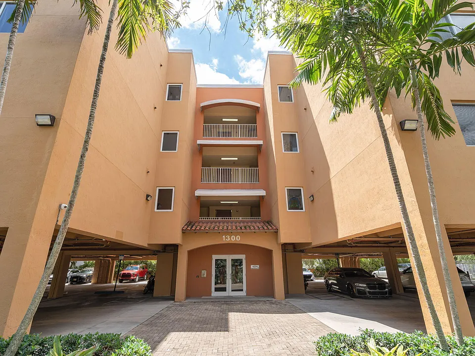 1300 NE 109th St APT 207, Miami, FL
