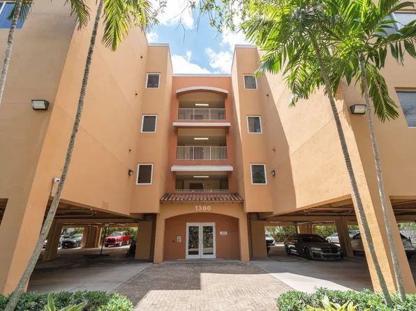 1300 NE 109th Street #207, Miami, FL 33161