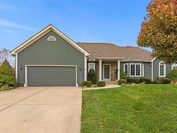 275 SE Sumpter Ct, Lees Summit, MO 64063