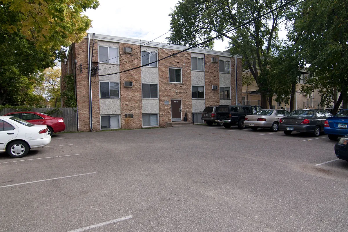 Building Photo - 2712 Pillsbury Ave S