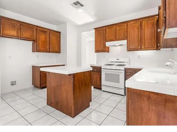 45817 Coventry Ct, Lancaster, CA 93534