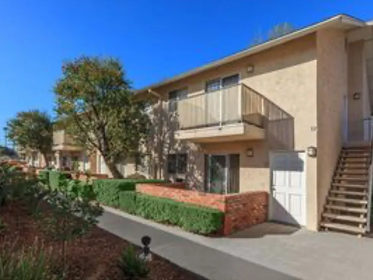1096 N Mollison Ave — Photo 23