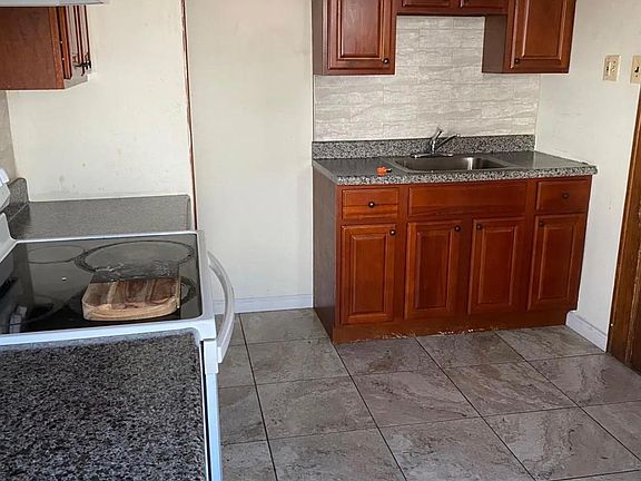 3rd image of 72 Lincoln Ave #1