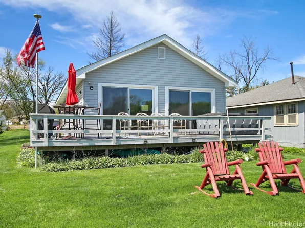 1715 Sunnyside Beach Dr, Johnsburg, IL 60051