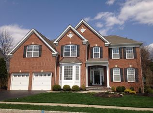 14 Elm Dr, Clinton, NJ 08809