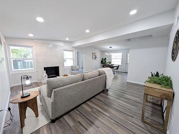 3rd image of 870 Pebble Ln