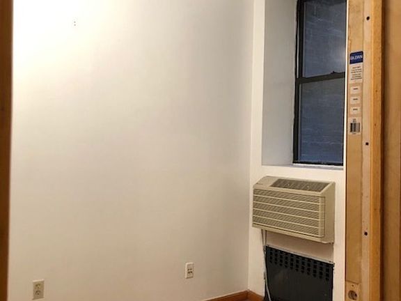 3rd image of 164 Orchard St Frnt 1