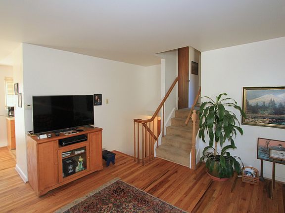 3rd image of 3336 E Louise Ave