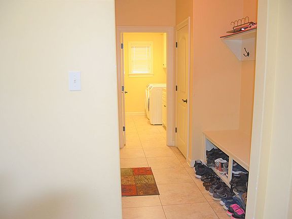 4th image of 46 Forest Valley Ln