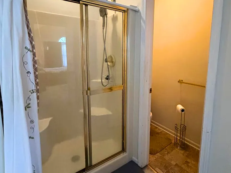 6028 Meadowview Dr — Photo 22