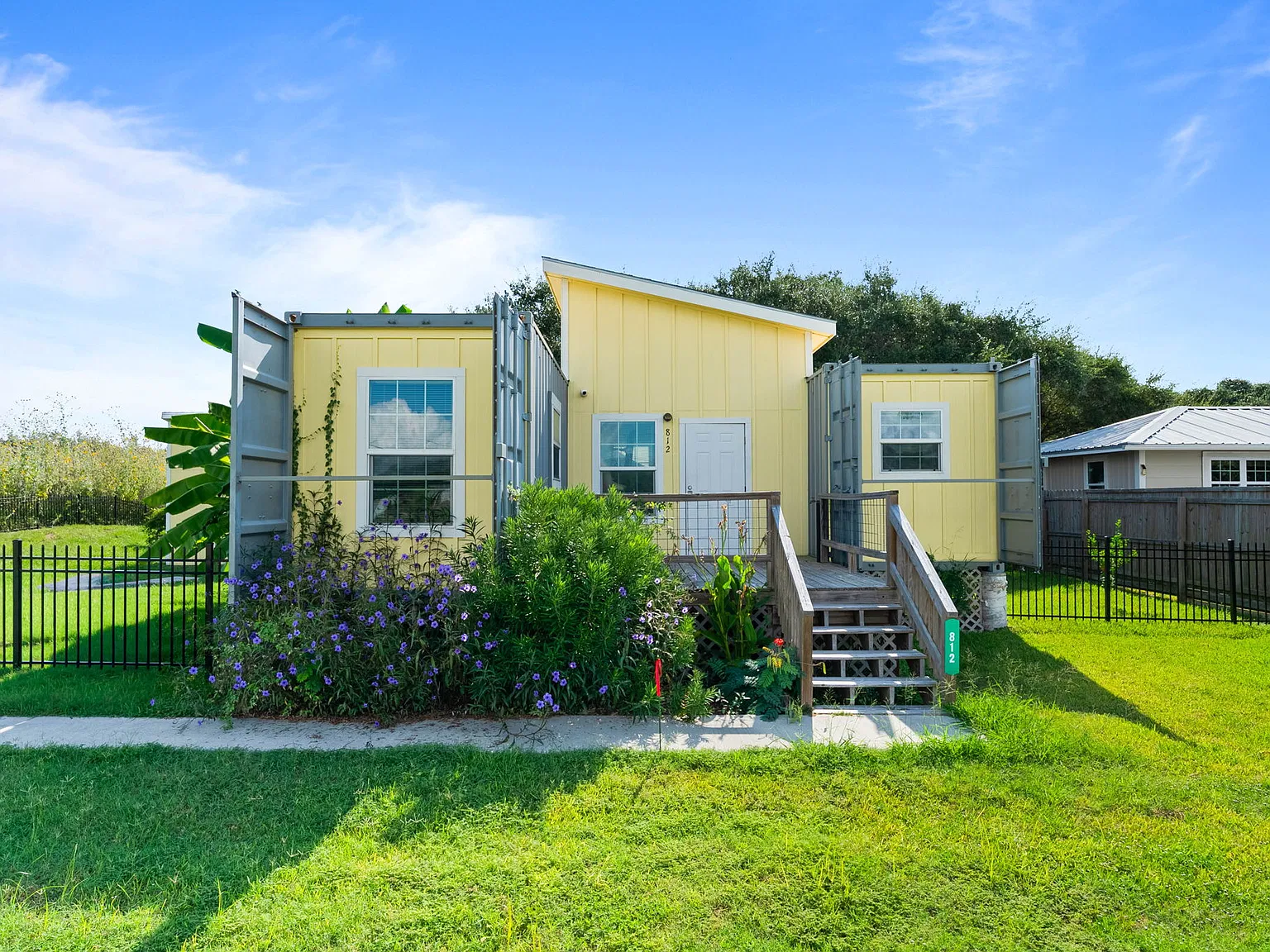 2 bed, 656 sqft, $1,400 — Photo 1