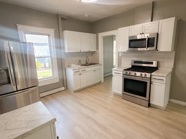 (undisclosed Address), North Chicago, IL 60064