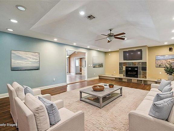 2nd image of 2217 Blanchard Dr