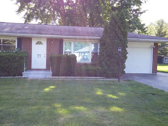 4th image of 1645 Hillcrest Ave