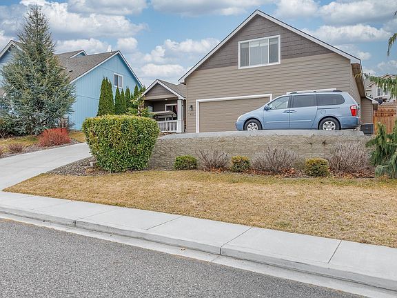 3rd image of 477 Charbonneau Dr