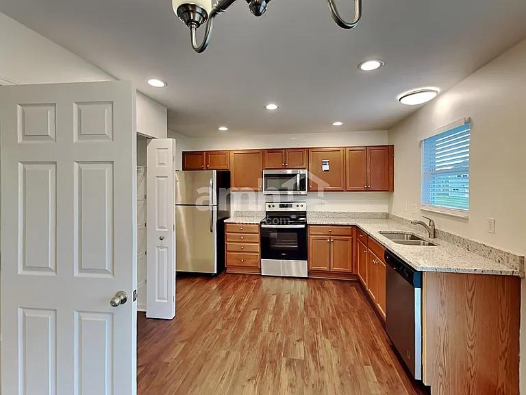 89 Henderson Ln — Photo 3