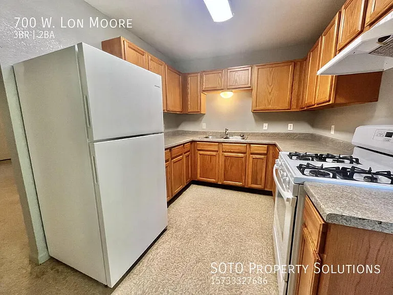 700 W Lon Moore St — Photo 13