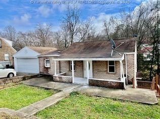 916 Lincoln Dr, South Charleston, WV 25309