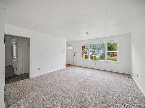 4th image of 1010 N Gertrude Ave