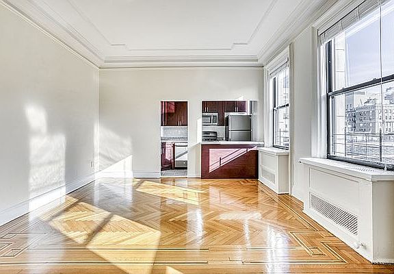 3rd image of 1100 Madison Ave APT 10E