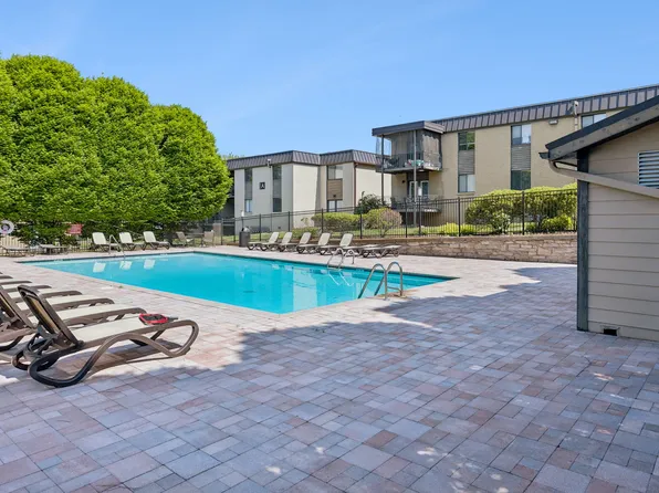 6680 Charlotte Pike APT C1, Nashville, TN 37209