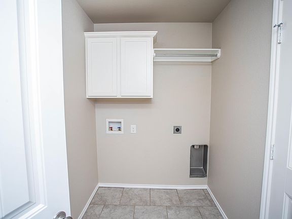 5th image of 14412 Vernon Ave