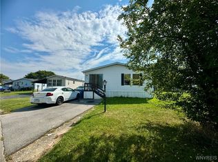 1129 Lockwood Dr, Lockport, NY 14094