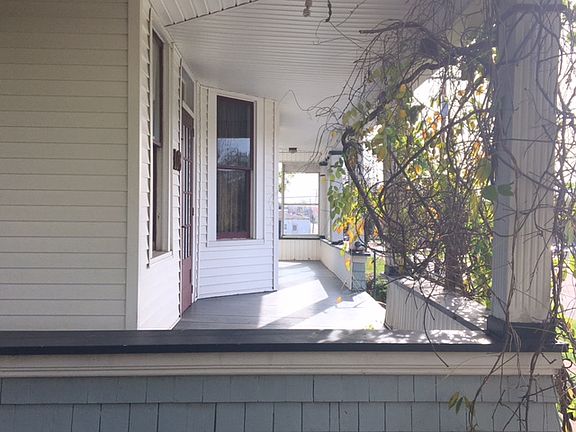 4th image of 108 N Sycamore St