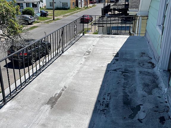 4th image of 32 Hagen St #2
