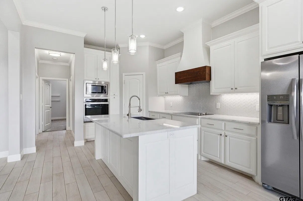 3 bed, 1873 sqft, $2,500 — Photo 2