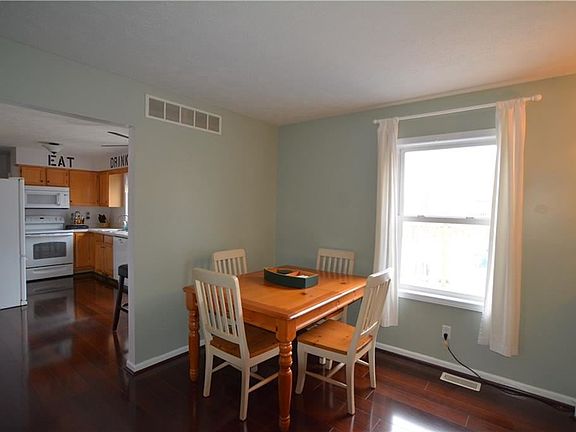 5th image of 11 Leanna Cir