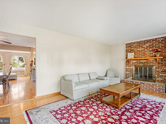 5th image of 1809 Parkwood Dr
