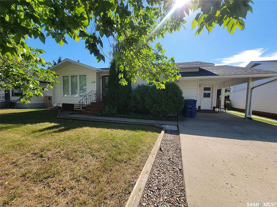 1st image of 440 4th Avenue W