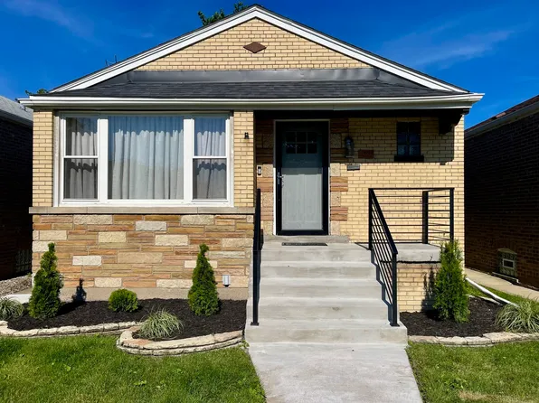 8739 S Bennett Ave, Chicago, IL 60617
