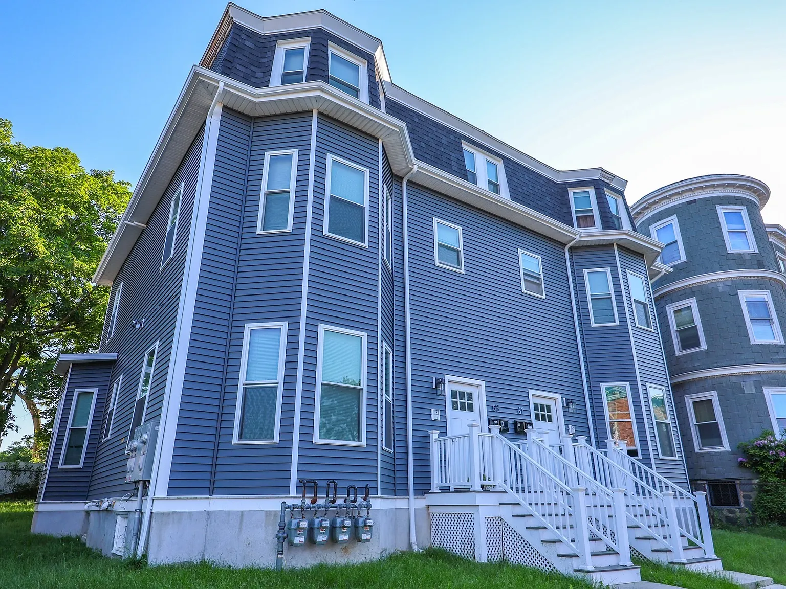 2 bed, 900 sqft, $3,050 — Photo 1