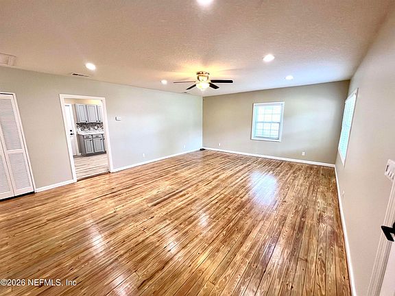 5th image of 804 W 2nd St