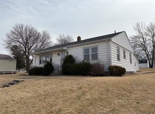 131 W 3rd St, Solon, IA 52333