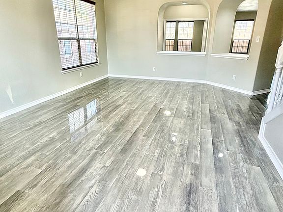 3rd image of 308 Serenade Ln