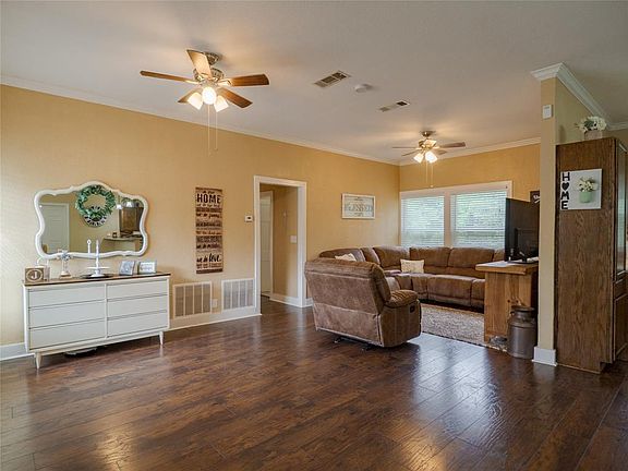 2nd image of 1109 Phillips Dr