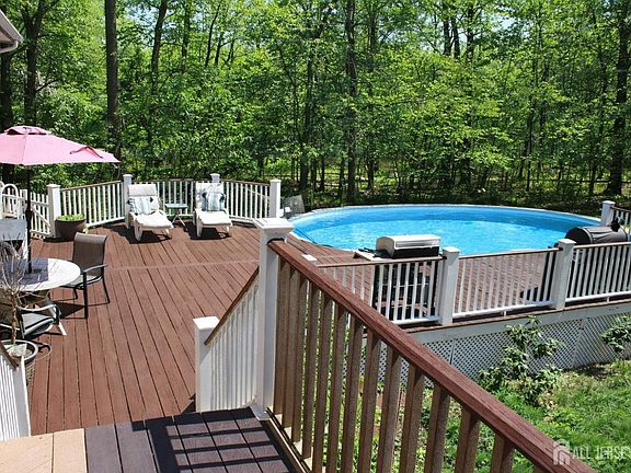 4th image of 398 Pleasant Valley Rd