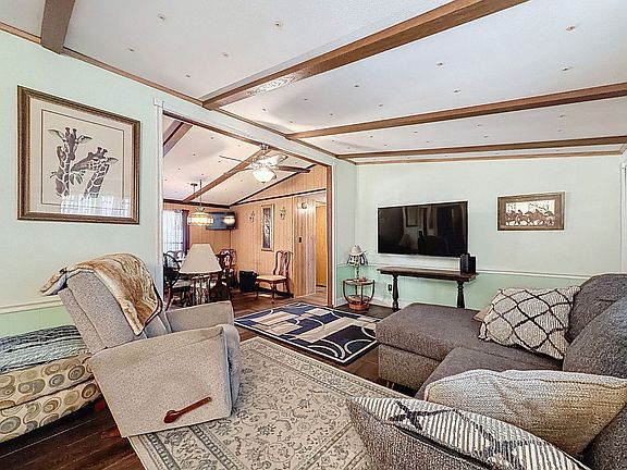 5th image of 815 Aspen Dr