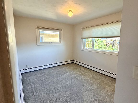 5th image of 205 E Chinook St