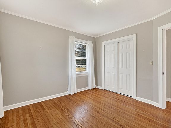 5th image of 111 Roosevelt Rd