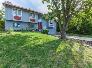 411 Oak Hill Dr, Lake Saint Louis, MO